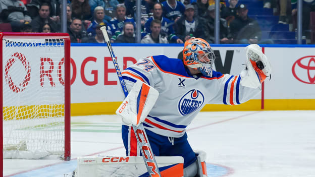 Edmonton Oilers v Vancouver Canucks