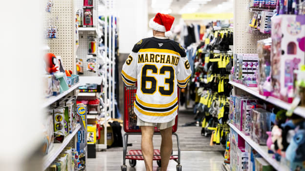 11-08-2024_DLE_Boston Bruins Holiday Toy Shopping8