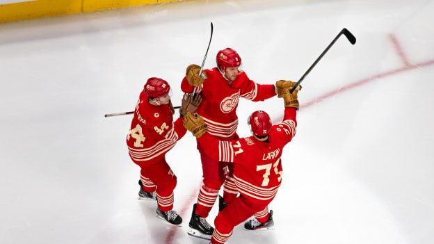 2025_12_02_BOS_ZS_In-Game_68