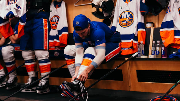 20251009_NYI_PIT_AWAY_Lockerroom-3