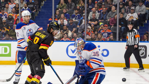 Edmonton Oilers v Vancouver Canucks