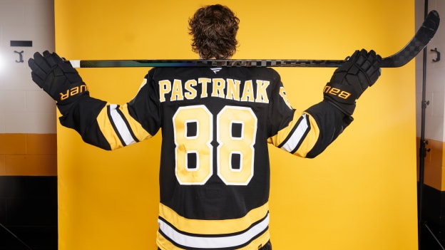 04-30-2025_DLE_Boston Bruins Uniform Photoshoot Studio125