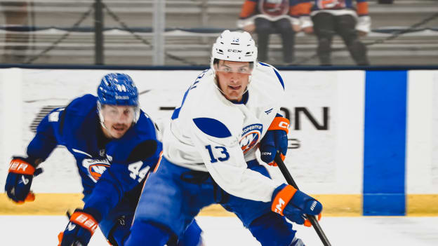 20250919_NYI_TRAININGCAMP_JOHNSTON-40