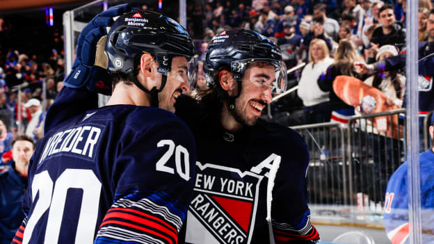 New York Islanders v New York Rangers