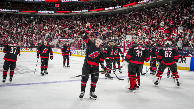 34_250420_CARvsNJD_RD1_GM1_JL208160