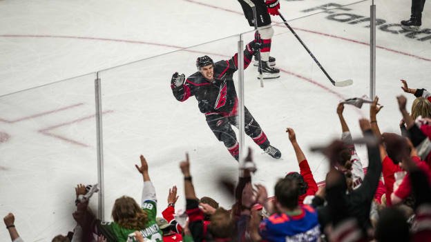 26_250420_CARvsNJD_RD1_GM1_CC104991