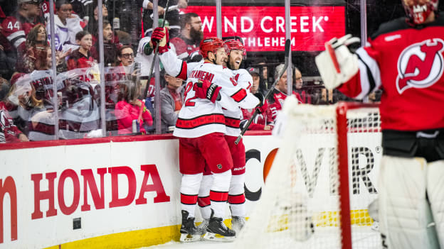 15_250427_CARvsNJD_RD1_GM4_JL200597