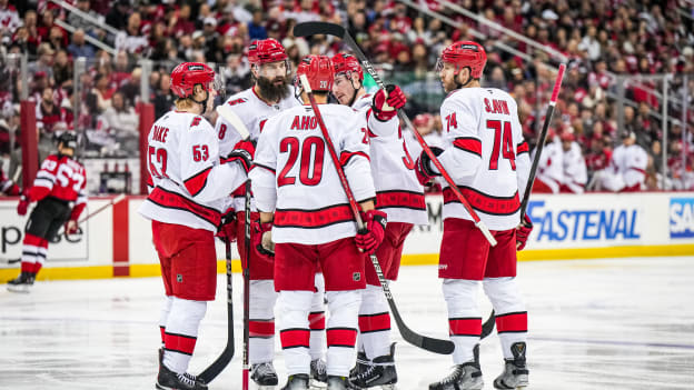 10_250427_CARvsNJD_RD1_GM4_JL209294
