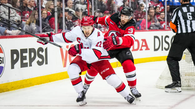 27_250427_CARvsNJD_RD1_GM4_JL203427