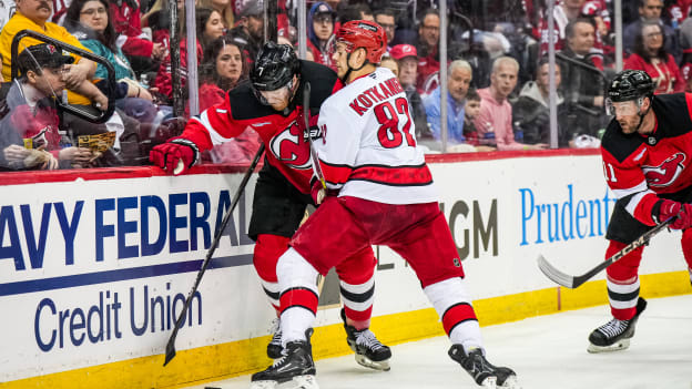 22_250427_CARvsNJD_RD1_GM4_JL202241