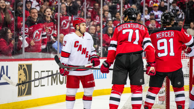 20_250427_CARvsNJD_RD1_GM4_JL201852