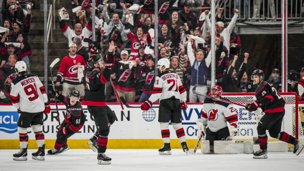17_250429_CARvsNJD_RD1_GM5_JL103992