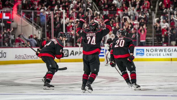 28_250429_CARvsNJD_RD1_GM5_JL101998