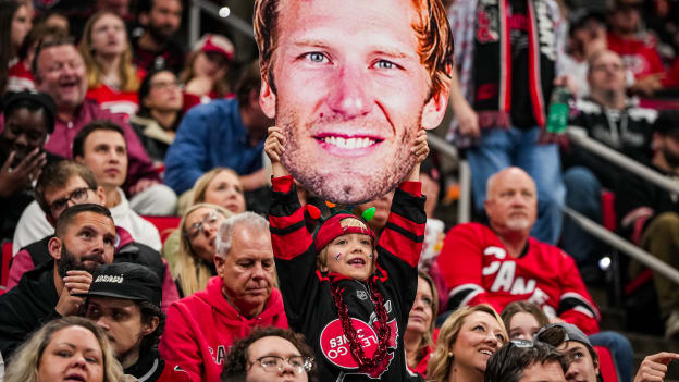 241217_CARvsNYI_JL105688