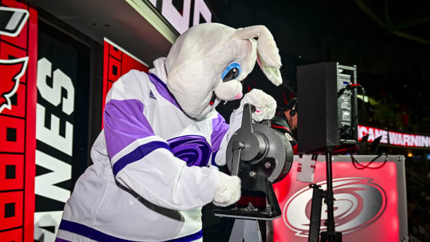 250420_CARvsNJD_RD1_GM1_CH3_4322