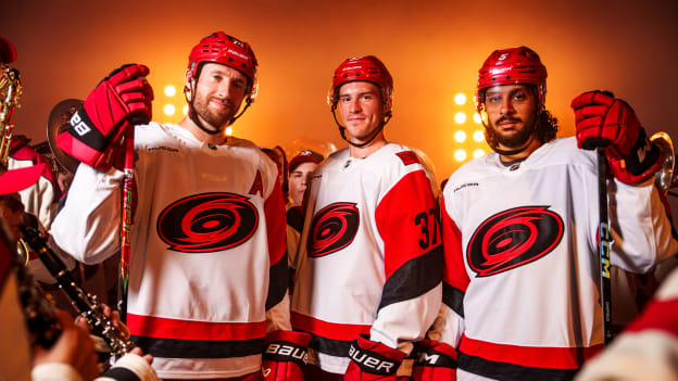 250806_Creative_Away_Jersey_Photoshoot_Stage_Group_11