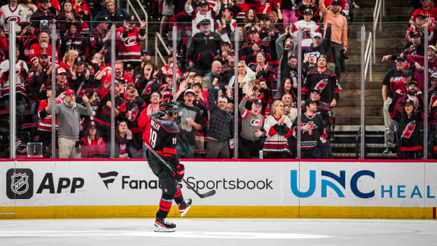 251009_NJDvsCAR_JL101564