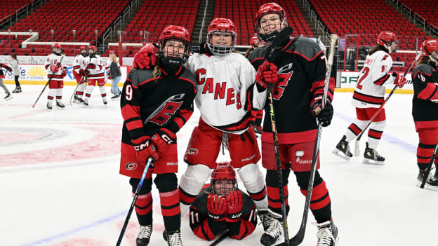 251003IIHFGirlsHockey0079_kdg