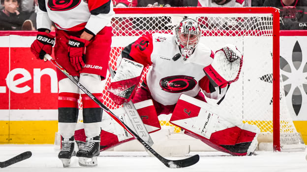 251108_BUFvsCAR_Favorites_JL108149