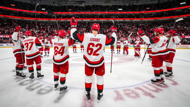 251108_BUFvsCAR_Favorites_JL208694