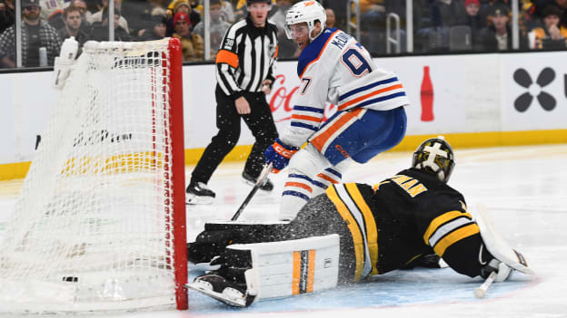 Edmonton Oilers v Boston Bruins