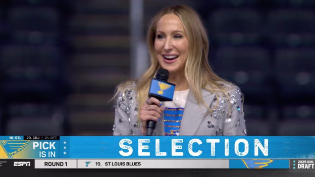 Nikki Glaser announces Blues' first-round pick