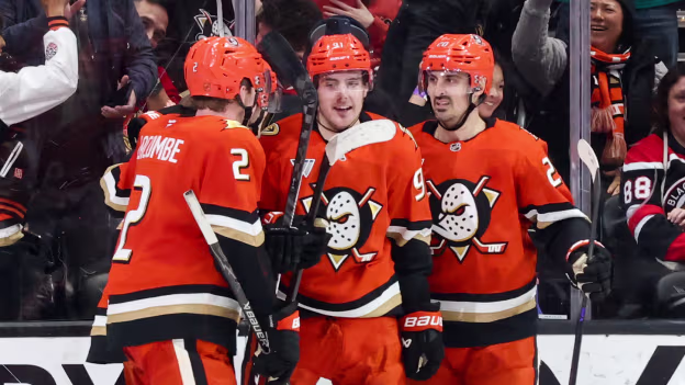 Carlsson Scores Through Traffic