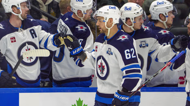 Niederreiter puts Jets ahead