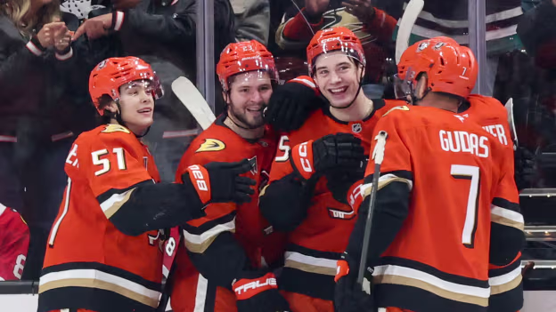 CHI@ANA: Sennecke scores goal against Arvid Soderblom