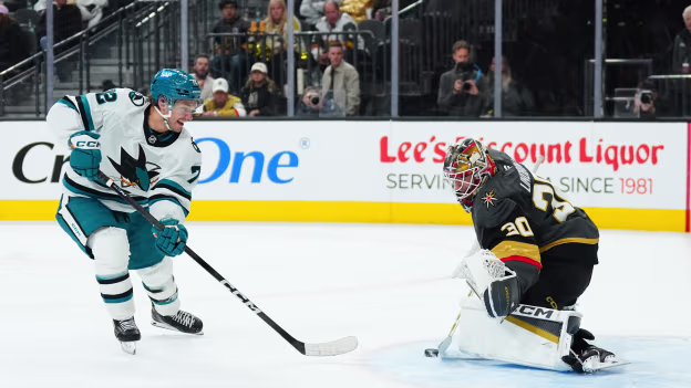 SJS@VGK: Eklund scores goal against Carl Lindbom