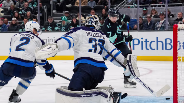 WPG@SEA: Eberle scores goal against Connor Hellebuyck