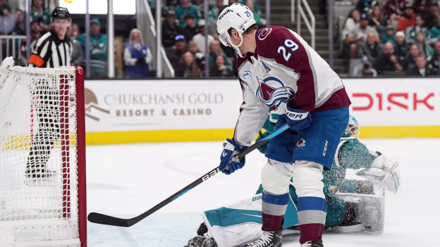 MacKinnon notches his 10th goal of the season