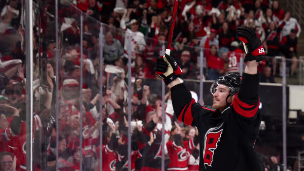 Svechnikov starts scoring