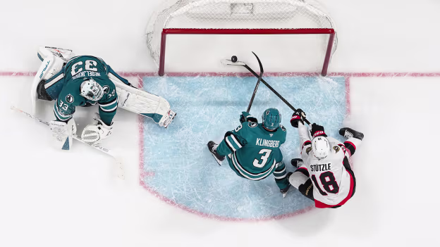 Stützle crashes the net to poke rebound home