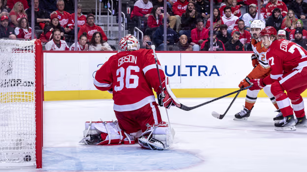 Kreider rips home LaCombe's pretty pass