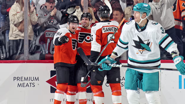 Grundstrom tips home his first with the Flyers