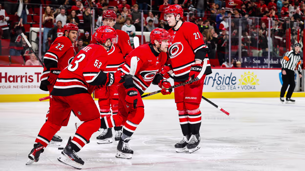 Ehlers' one-timer extends his point streak