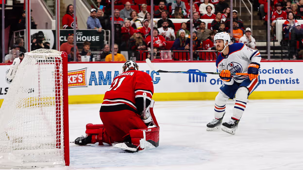 Roslovic capitalizes on misplayed puck for early lead