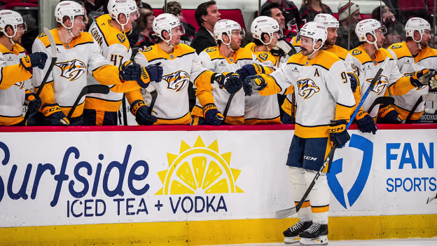 NSH@CAR: Forsberg scores goal against Brandon Bussi