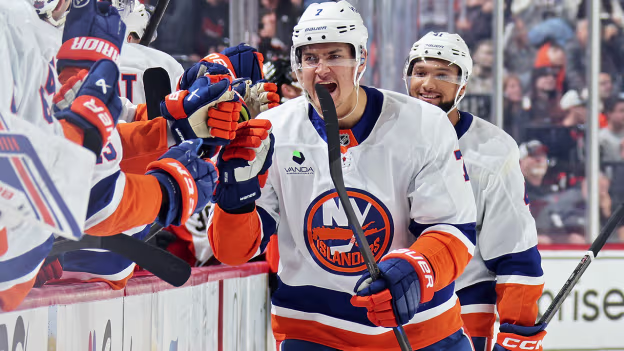 NYI@PHI: Tsyplakov scores goal against Samuel Ersson