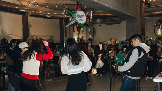 Aqui Mercado Posada Navideña Giveaway