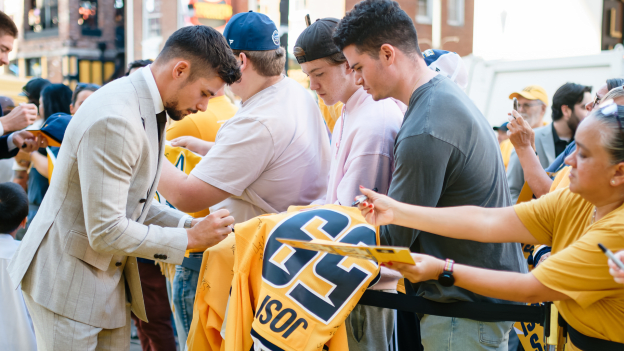 Smashville Loyal Exclusive Autograph Session