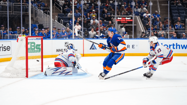 PHOTOS: Islanders 5, Rangers 2