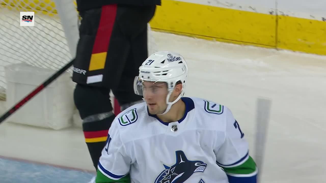 VAN@CGY: Hoglander scores goal against Flames | Vancouver Canucks