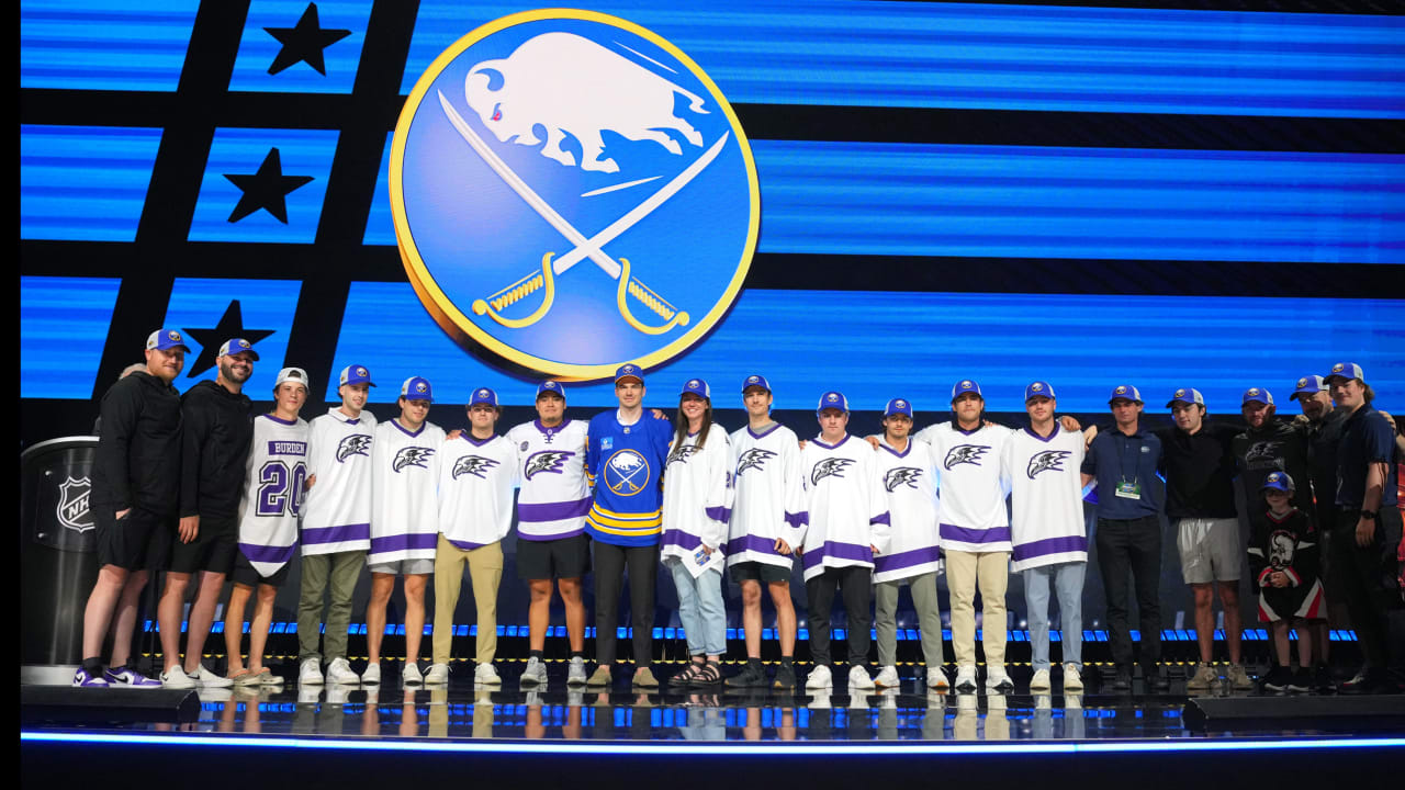 Niagara University hockey team honors late teammate during Draft