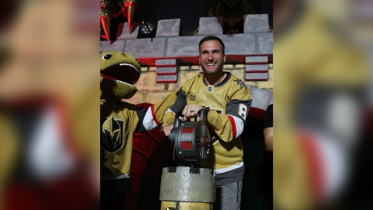 Kirk Cousins cranks Golden Knights pregame siren before Game 5 of Western 2nd Round