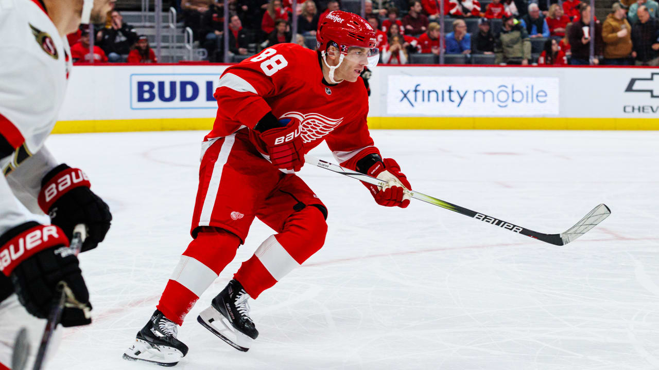 Red Wings put captain Dylan Larkin on IR after cross-check that knocked him  unconscious