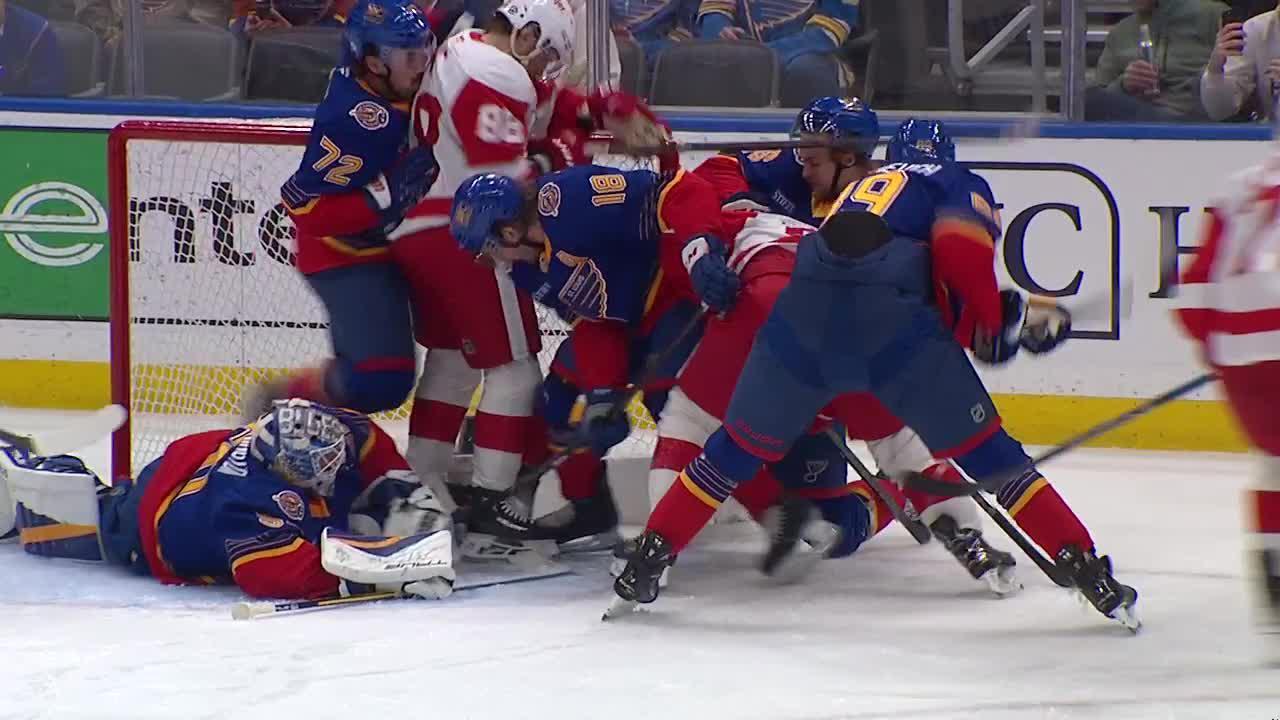 DET@STL: Binnington with an amazing pad save | St. Louis Blues