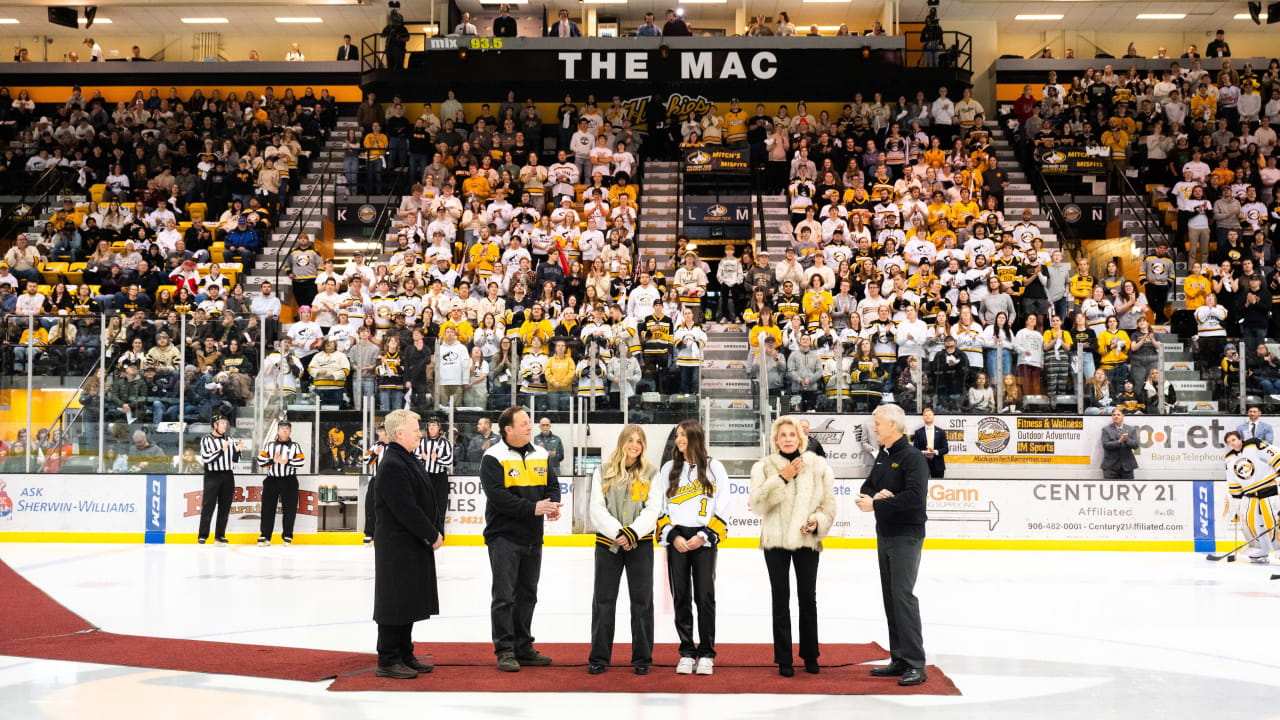 Tony Esposito honored with Board of Trustees Silver Medal from Michigan Tech | NHL.com