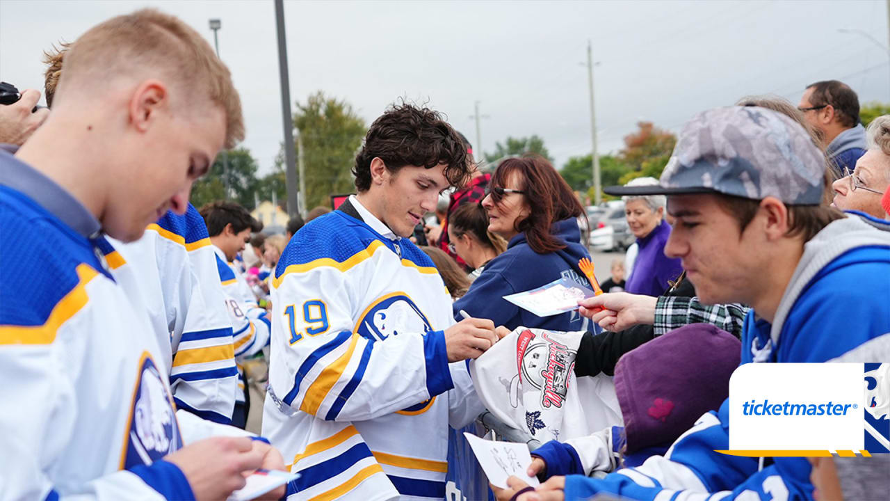 Sportsnet on X: The Buffalo Sabres are reportedly bringing these back as  an alternate jersey next season. 